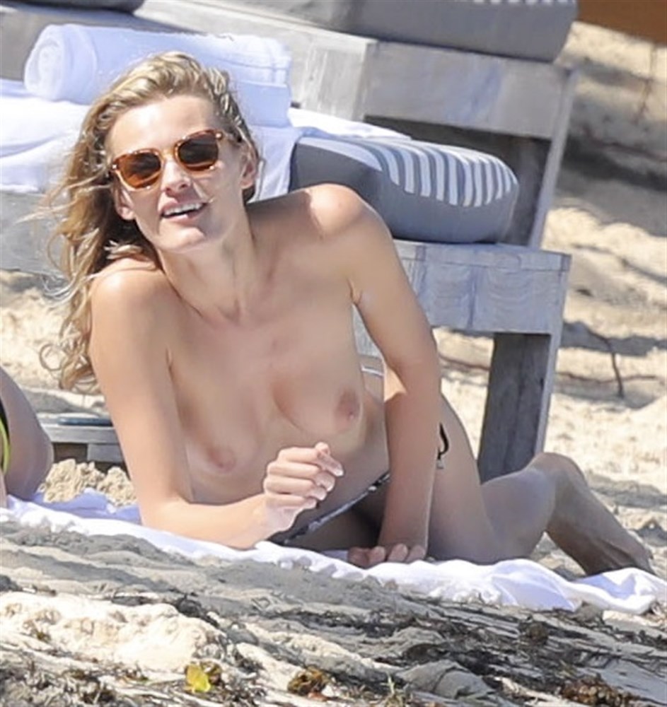 edita vilkeviciute topless boobs at the beach