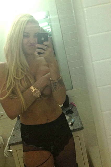 Amanda Bynes instagram nude selfie 2