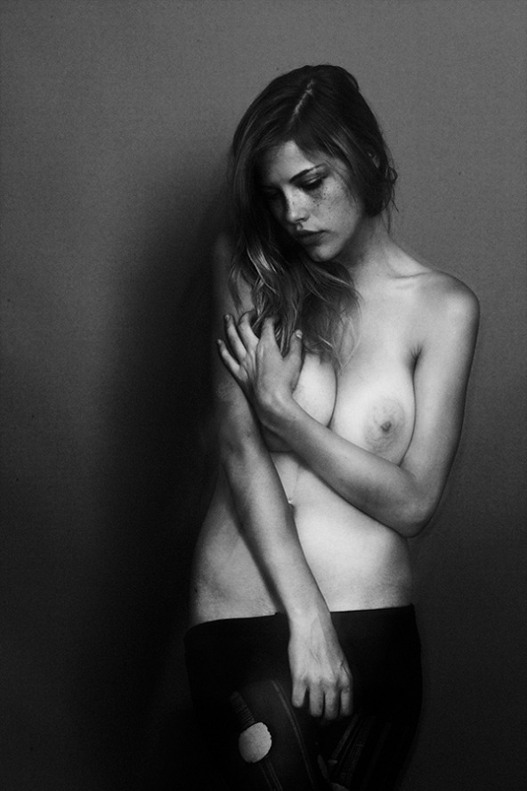 Ashley Smith nude photo - black and white - topless tits! celeb!