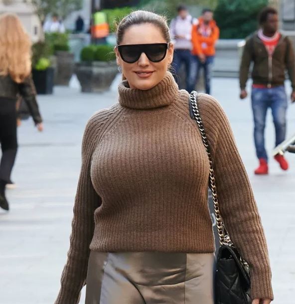 Busty celebrity Kelly Brook takes her gigantic twins out for a walk in London image