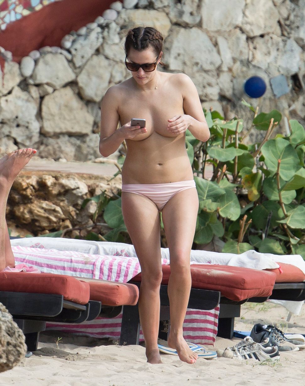 Caroline Flack snapped topless naked by the paparazzi - LEAKS  NUDES