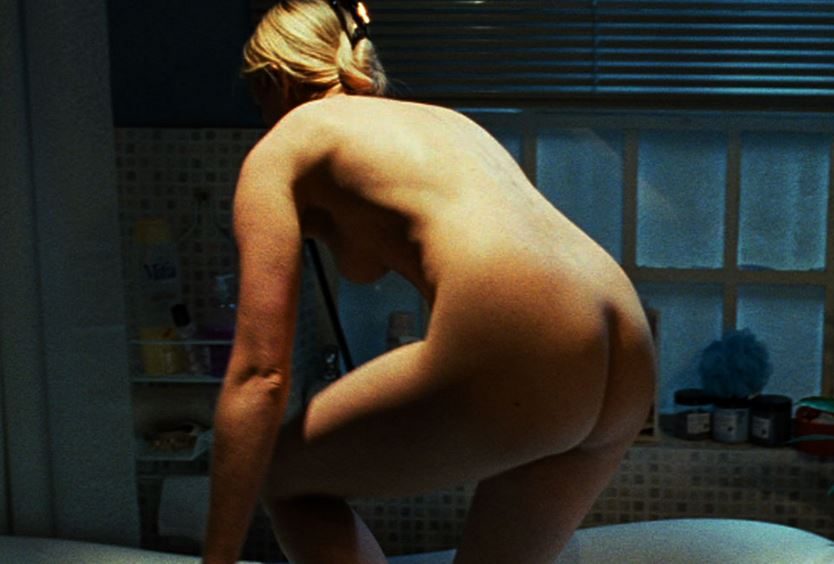 celeb amy smart is getting undressed - getting naked, big nude ass