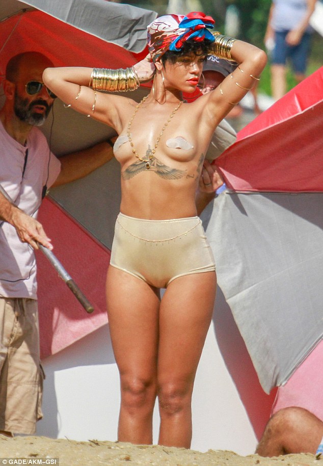 Celeb Rihanna goes topless for shoot 2