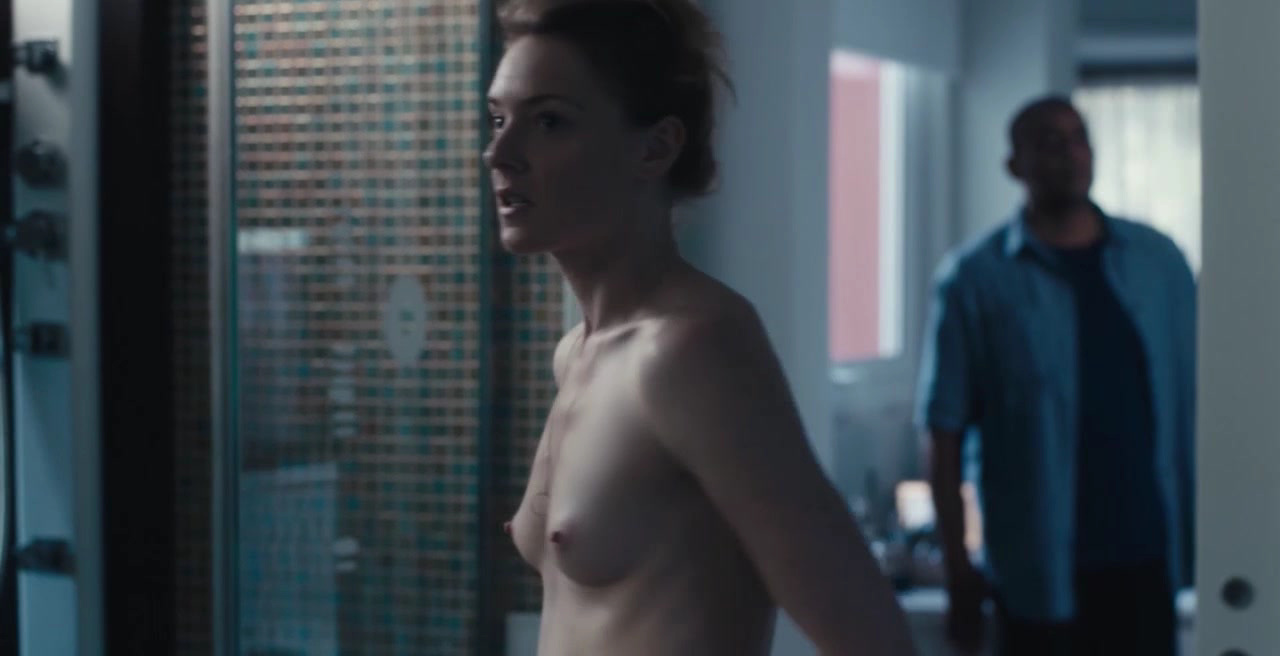 Kate Morgan petite celebrity topless & naked in the bathroom