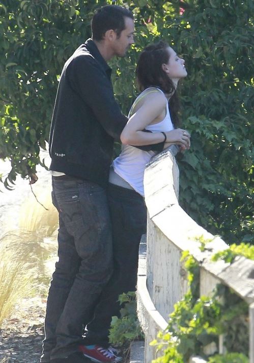 Kristen Stewart caugt in the act - having sex in public - photos!