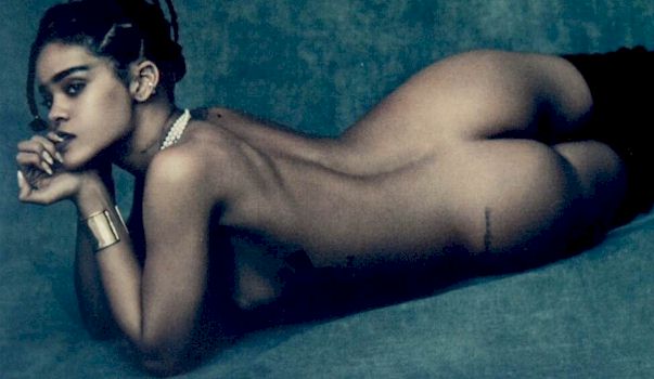 New Rihanna naked photo, totally nude! Sexy butt and boobs exposed.