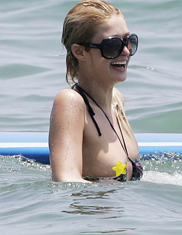 Paris Hilton nipple slip in the water! Naked picture!
