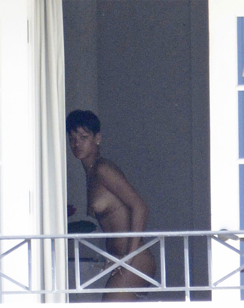 Rihanna topless nude at hotel photo