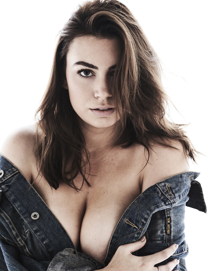 Sophie Simmons super busty and sexy! #Topless #nipple slip! 
