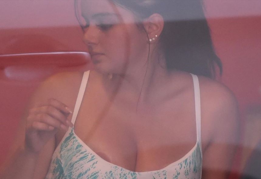 Celebrity Ariel Winter nipple slip boob at the gym