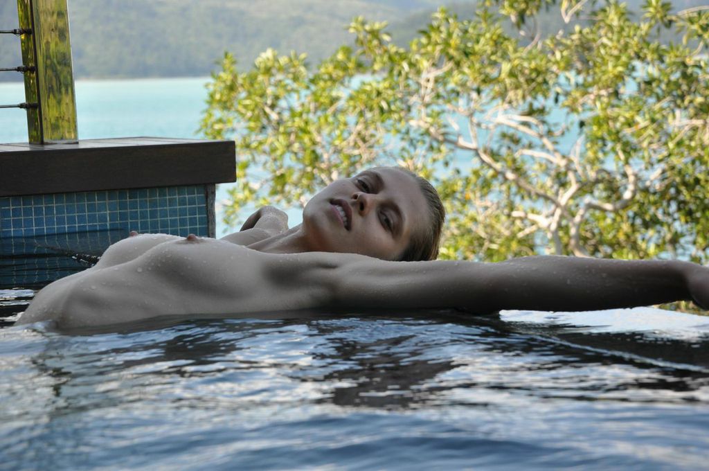 Teresa Palmer nude swimming - hot photo