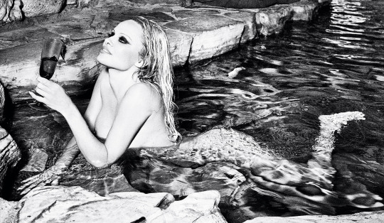 vintage nude - pamela anderson swimming naked