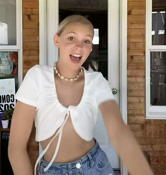 Jordyn Jones' nipple slip in dance video on TikTok.