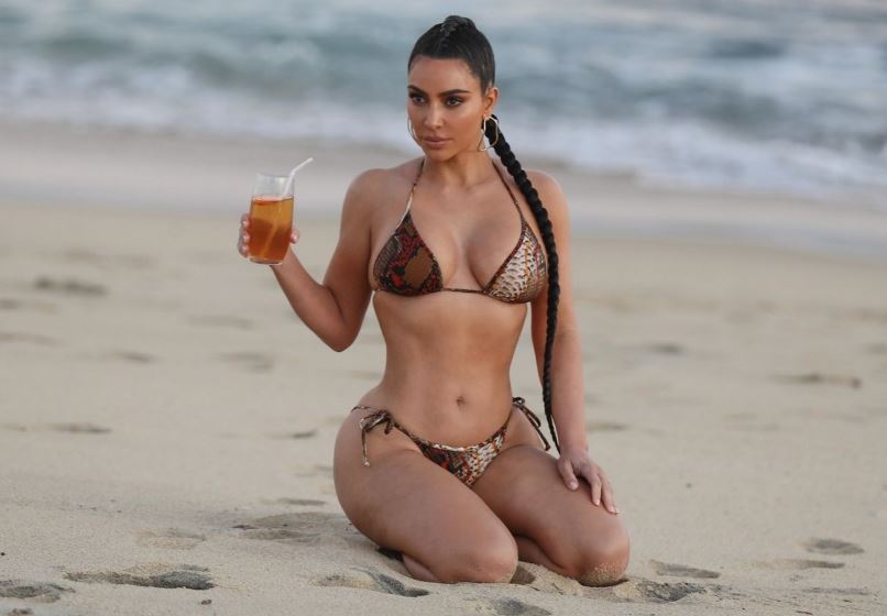 806px x 560px - Kim Kardashian shows off her curvy body and delicious knockers in snakeskin  bikini at the beach - Celebrity nude