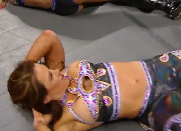 Top 10: WWE diva wardrobe malfunctions (nipslips, pussy slips, ass flashing  & more)