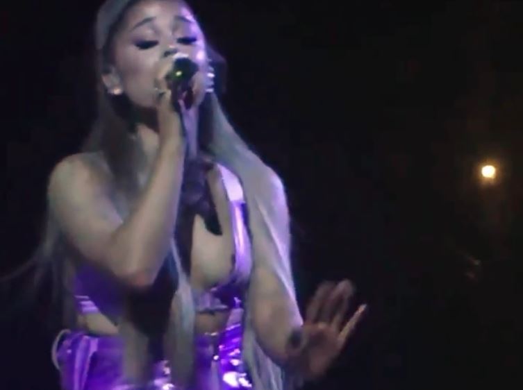 Ariana Grande nipple slip on stage - Celebrity nude.