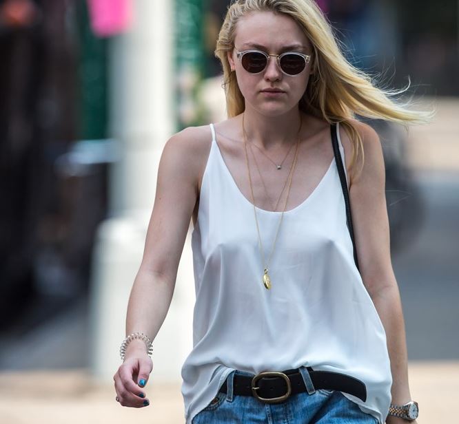 Dakota fanning tits