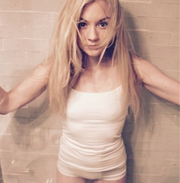 Walking dead babe Emily Kinney hot sexy underwear leaked nude