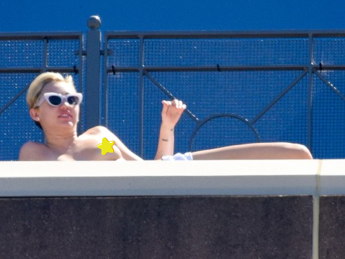 Miley Cyrus once again naked!