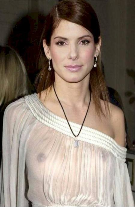 Sandra Bullock hot tits topless