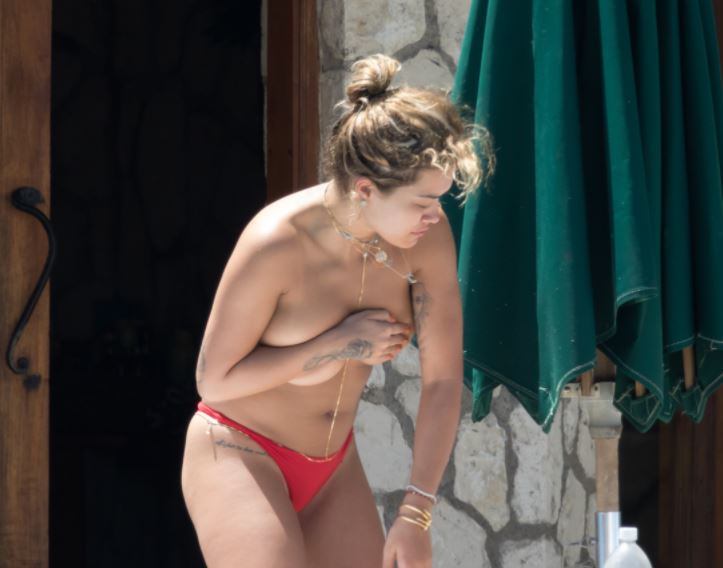 Such a sexy juggs! Rita Ora covering her own big juicy hooters! Celebrity beach candid