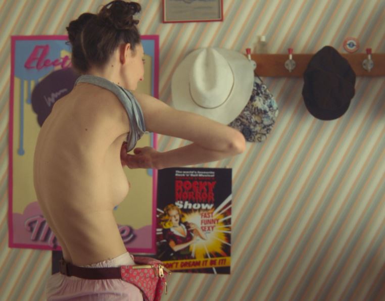 Tanya Reynols topless tits in Netflix show Sex Education