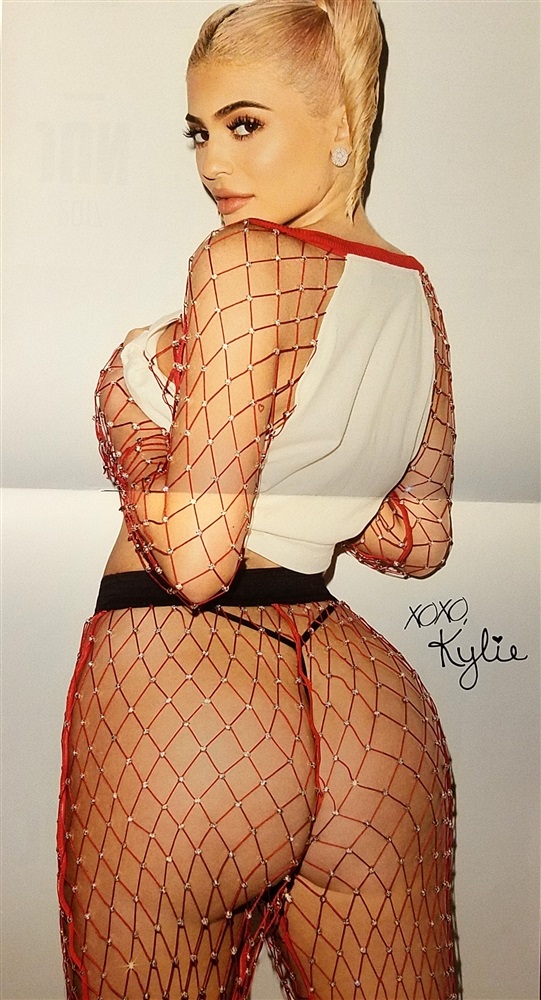 The famous and super hot big bubble butt booty of Kylie Jenner. New hot photos for 2017 calendar ! Damn what an ass! :)