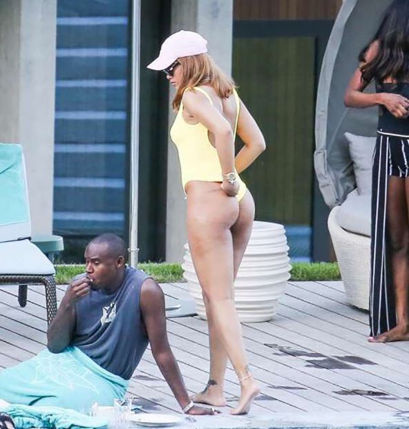 Rihanna ass naked